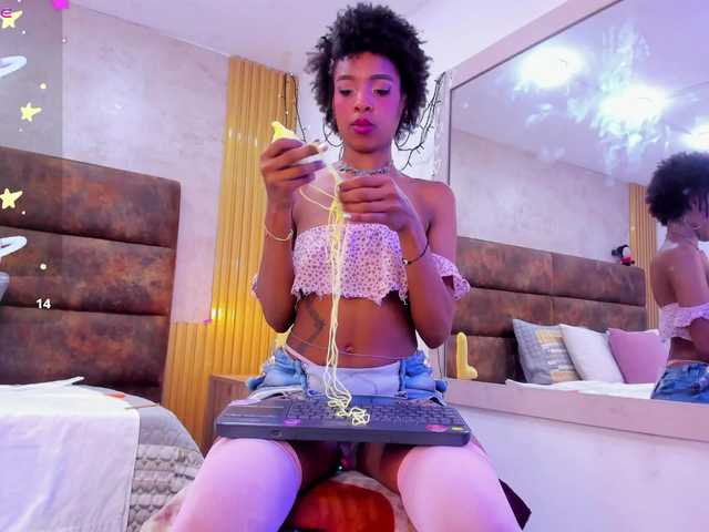 AnnieSanz live cam on BongaCams