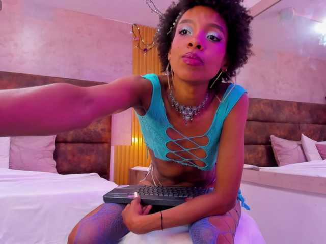AnnieSanz live cam on BongaCams