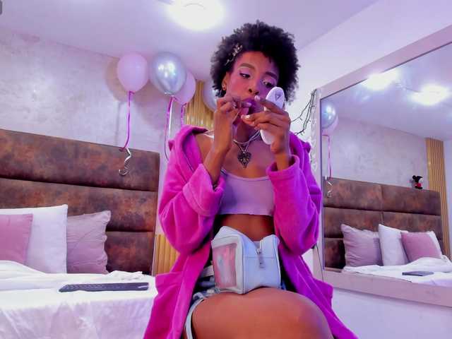 AnnieSanz live cam on BongaCams
