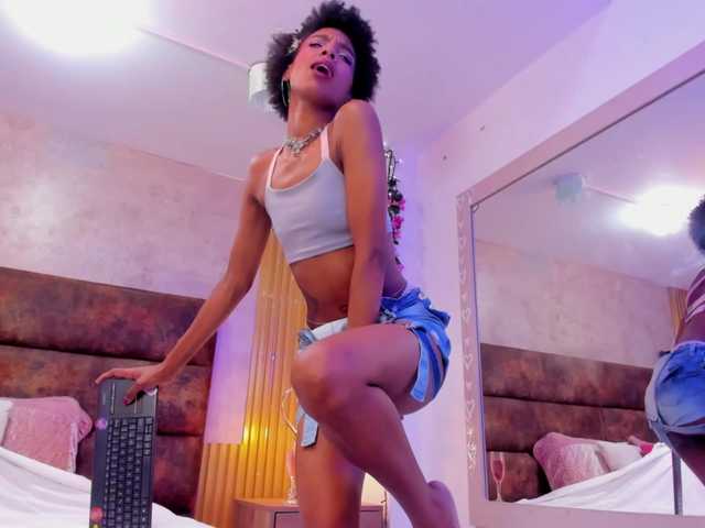 AnnieSanz live cam on BongaCams