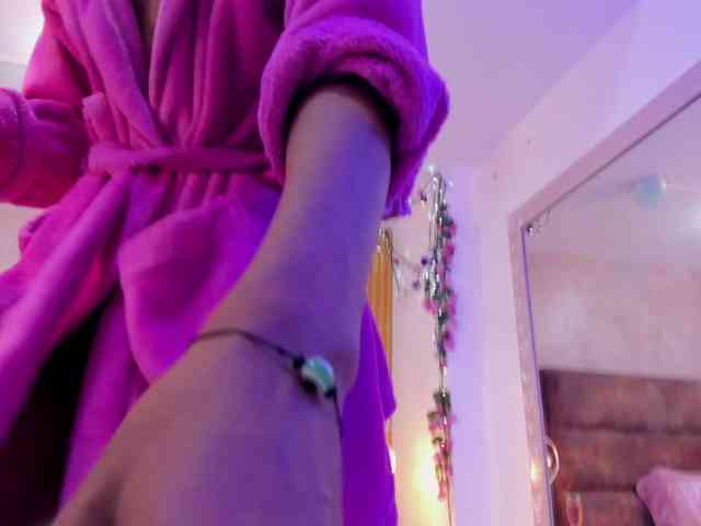 AnnieSanz Sex Cam Show