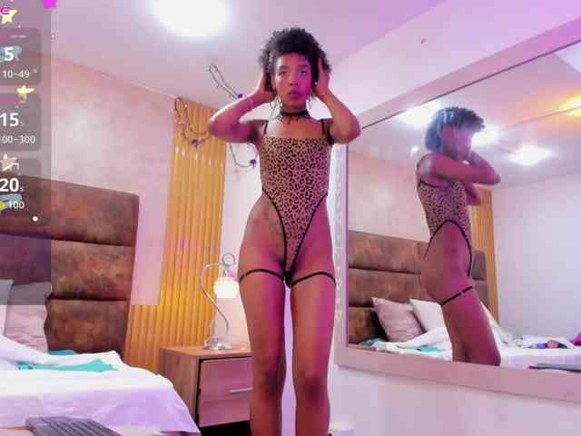 Model: AnnieSanz