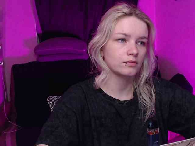 CherryNight666 webcam