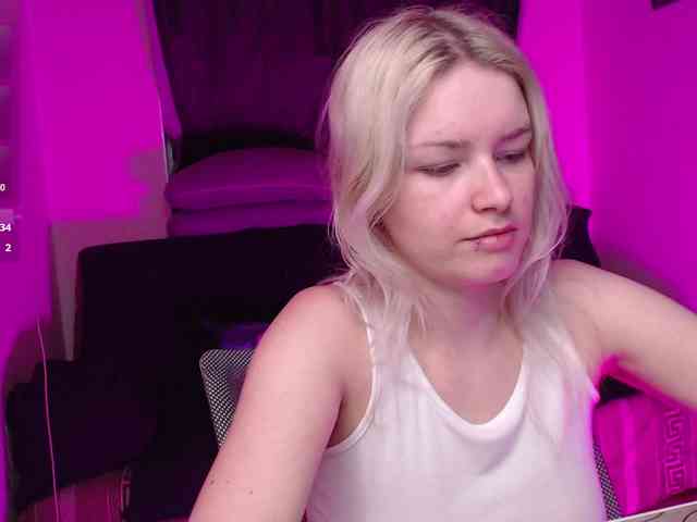 CherryNight666 webcam