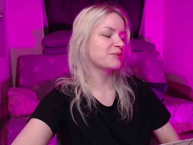 CherryNight666 webcam