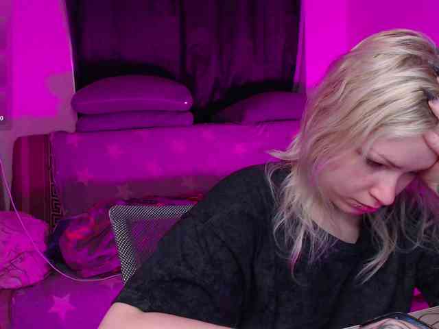 CherryNight666 webcam