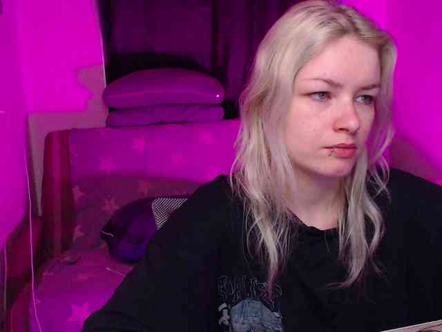 CherryNight666 webcam