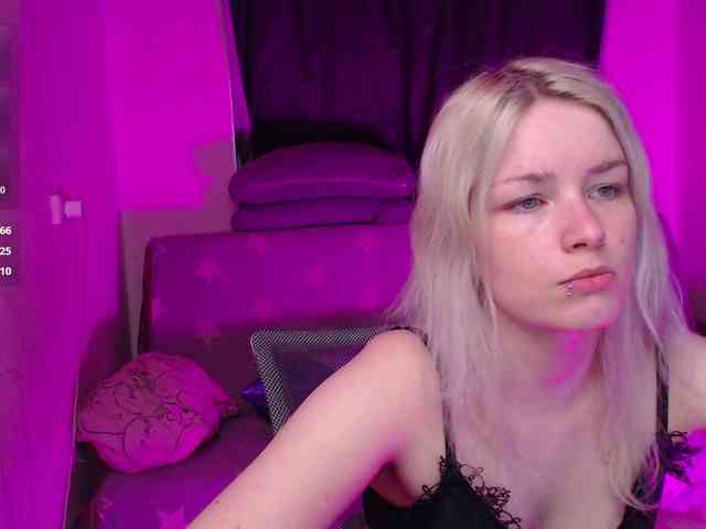CherryNight666 webcam