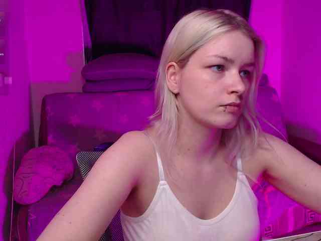 CherryNight666 webcam