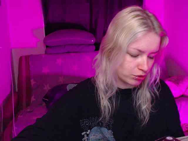 CherryNight666 webcam