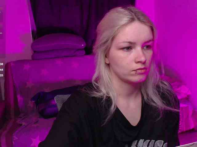 CherryNight666 webcam