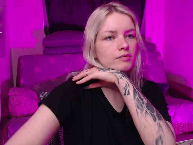 CherryNight666 webcam