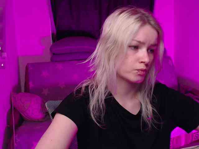 CherryNight666 webcam