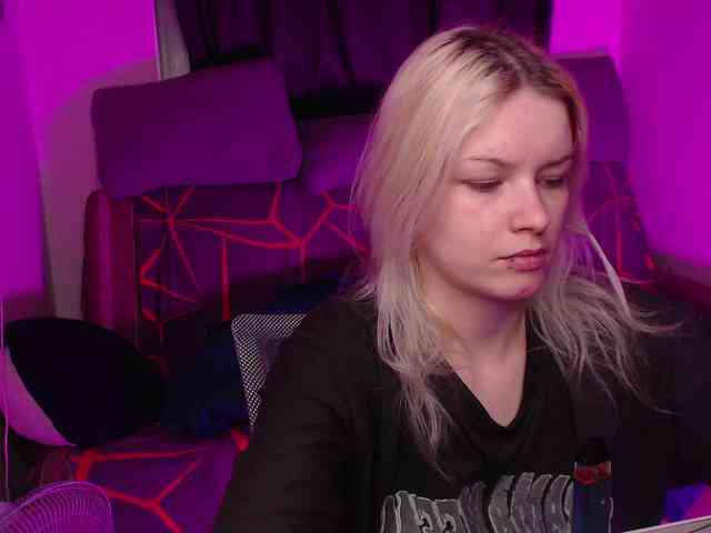 CherryNight666 webcam