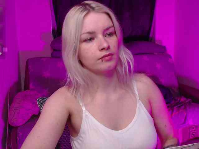 CherryNight666 webcam