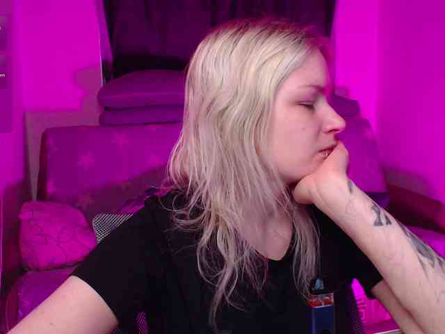 CherryNight666 webcam