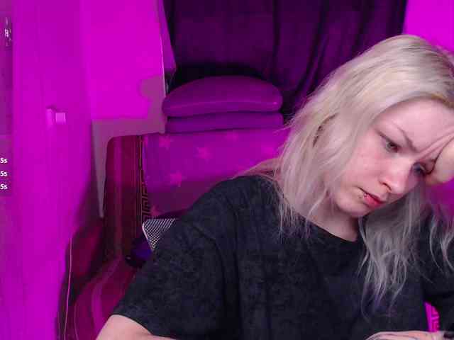 CherryNight666 webcam