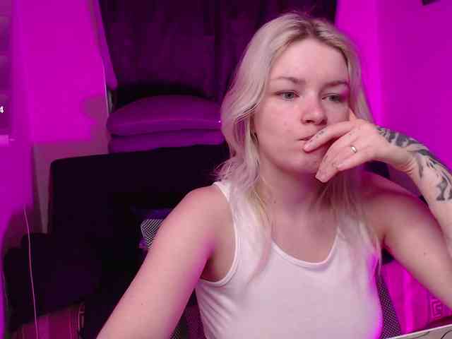 CherryNight666 webcam