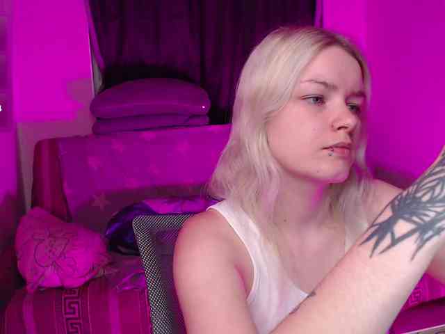 CherryNight666 webcam