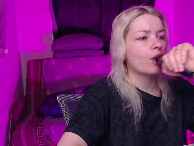 CherryNight666 webcam