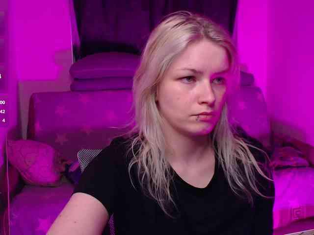 CherryNight666 webcam