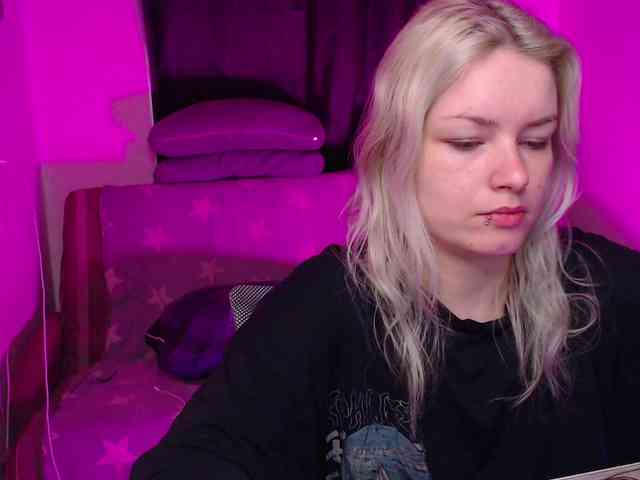 CherryNight666 webcam