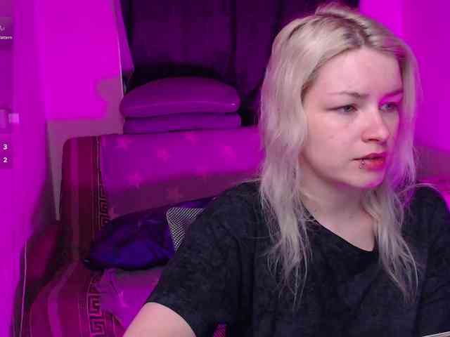 CherryNight666 webcam