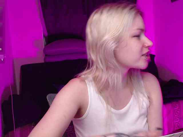 CherryNight666 webcam