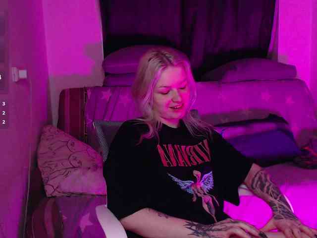 CherryNight666 webcam