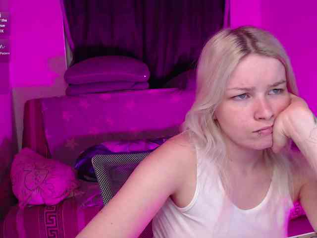 CherryNight666 webcam