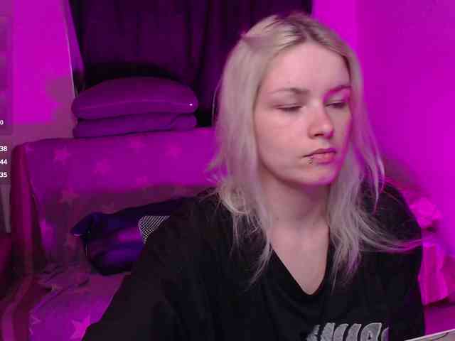CherryNight666 webcam