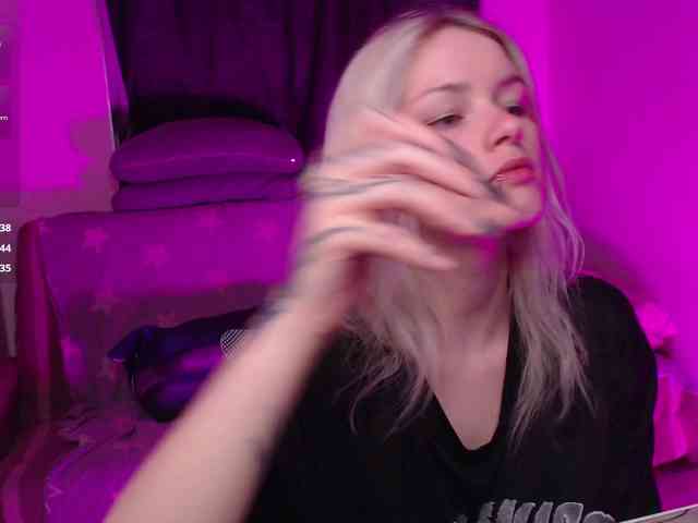 CherryNight666 webcam