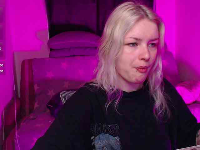 CherryNight666 webcam