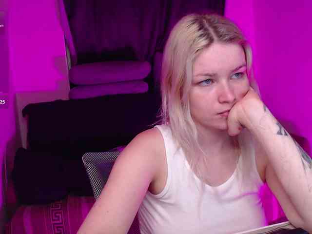 CherryNight666 webcam