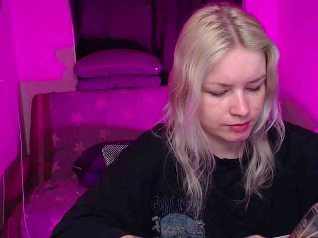 CherryNight666 webcam