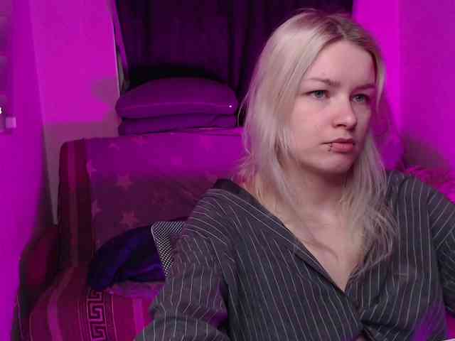CherryNight666 webcam
