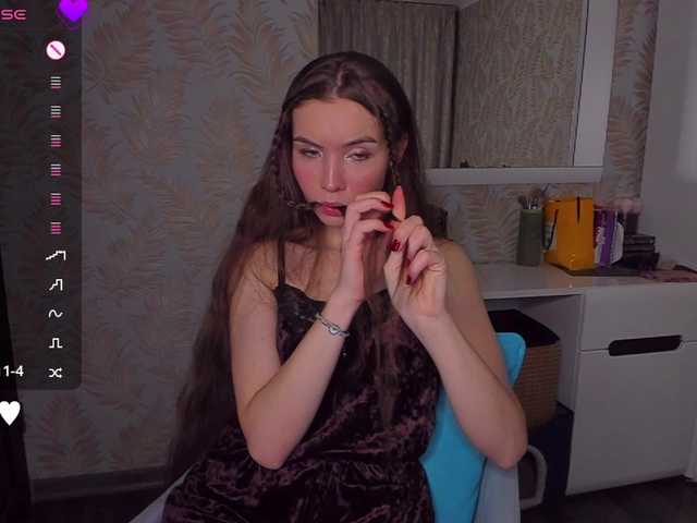 YonaBones's BongaCams show and profile