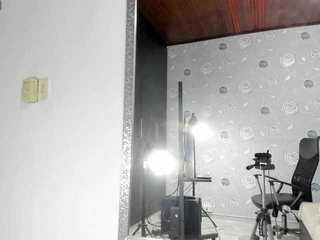 lunaeva23 live cam on UnifiedCams