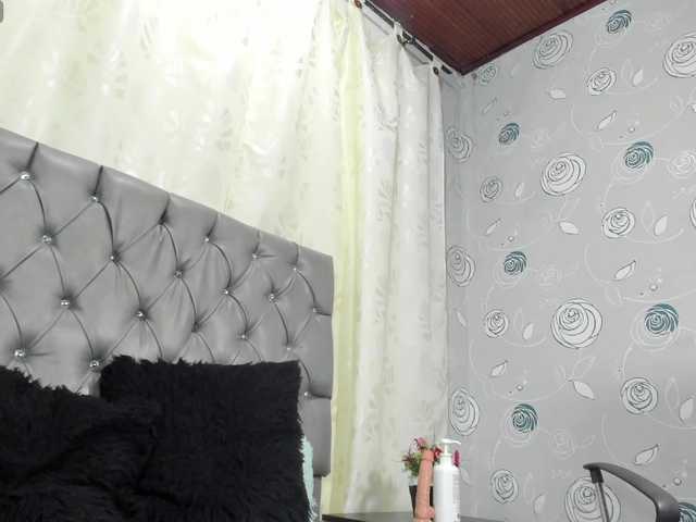 lunaeva23 live webcam show