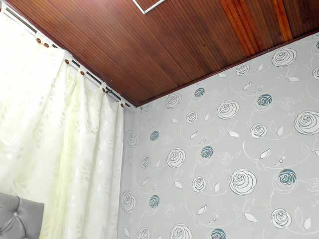 lunaeva23 live cam on UnifiedCams