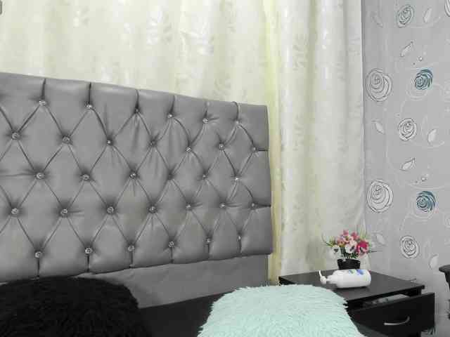 lunaeva23 webcam