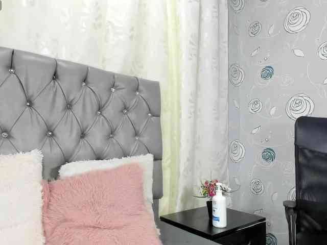 lunaeva23 webcam