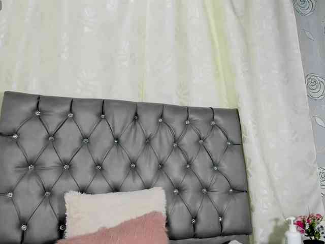 lunaeva23 webcam