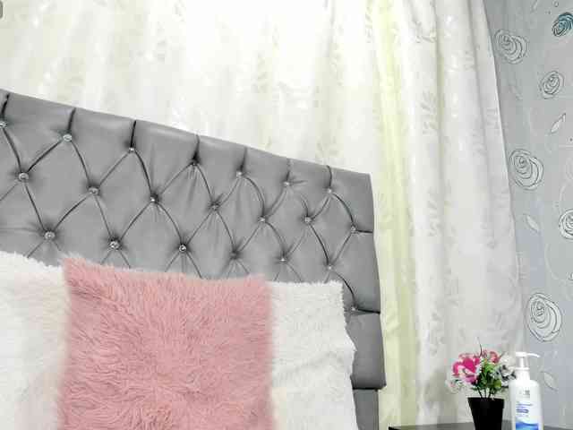 lunaeva23 webcam
