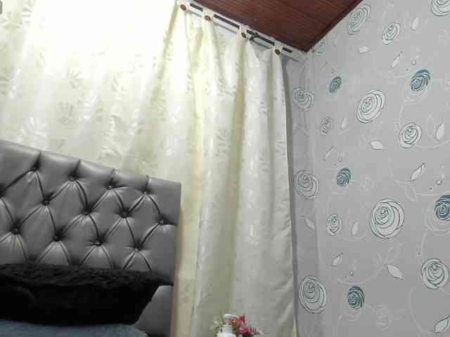 lunaeva23 webcam