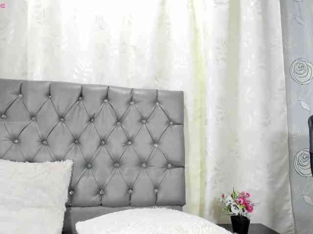 lunaeva23 webcam