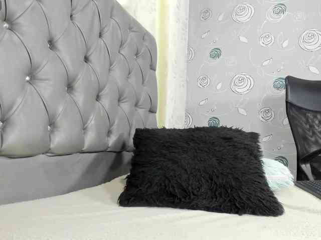 lunaeva23 webcam