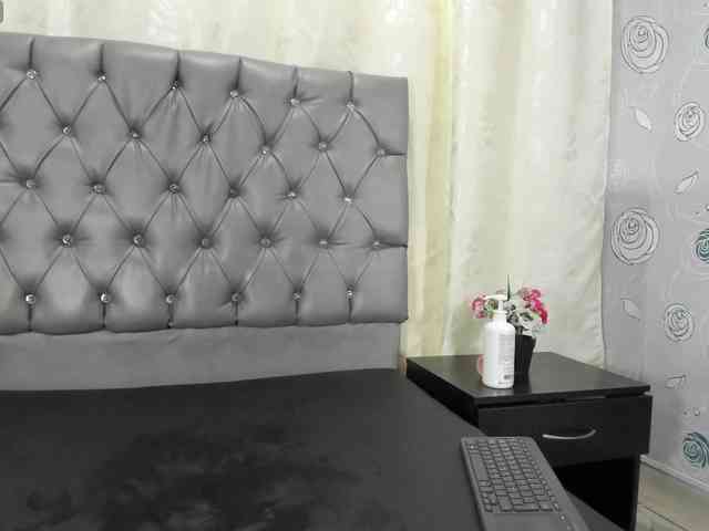 lunaeva23 webcam
