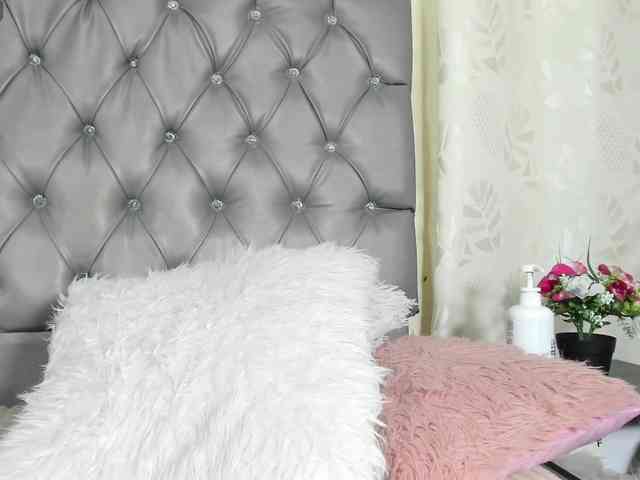 lunaeva23 webcam
