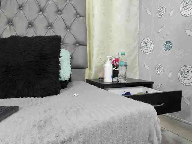 lunaeva23 webcam
